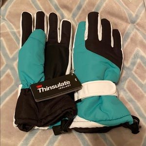 3M Thinsulate Brand New snow gloves